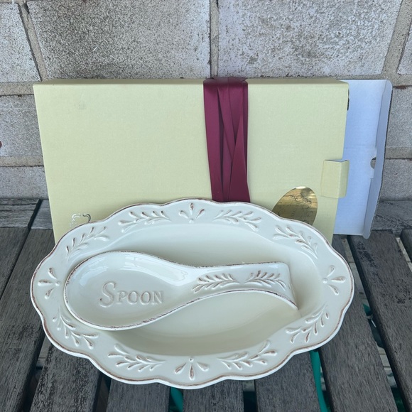 Ceramic serving bowl with matching spoon - Picture 2 of 6